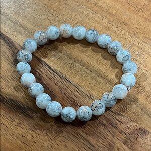 Elegant Gray and White Marbled Beaded Stretch Bracelet